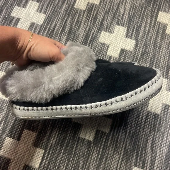 Ugg Slippers Size 5 Worn Twice Black / Gray - Picture 2 of 5